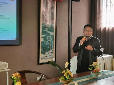 李碧军做分享.jpg